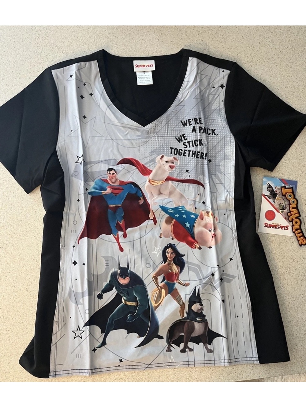 Tooniforms scrub top Super Pets. Dog, pig, Batman, Superman sz small